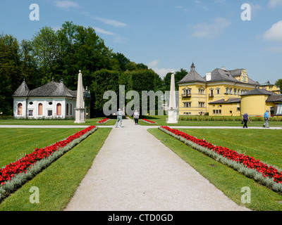 Il giardino sul retro del castello e Palazzo di Hellbrun a Salisburgo in Austria con i suoi molti 'trucco' fontane. Foto Stock