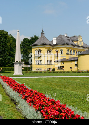 Il giardino sul retro del castello e Palazzo di Hellbrun a Salisburgo in Austria con i suoi molti 'trucco' fontane. Foto Stock