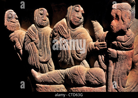 Spagna, Aragon: capitello romanico che mostra la "risurrezione di Lazzaro' nel chiostro del Monastero di San Juan de la peña Foto Stock