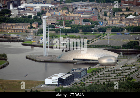 Vista aerea del il Glasgow Science Centre, torre e il cinema Imax sul fiume Clyde Foto Stock
