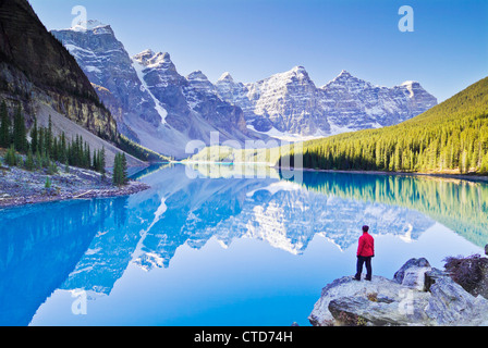 Valle dei Dieci Picchi e glaciale Lago Moraine il Parco Nazionale di Banff Canada America del Nord Alberta Foto Stock