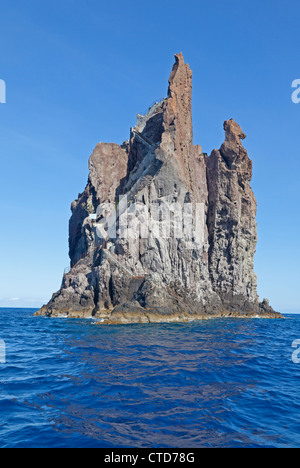 Isola Strombolicchio a Stromboli e le isole Eolie, Italia Foto Stock