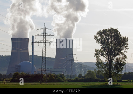 Fumatori torre di raffreddamento con poli di potenza Foto Stock