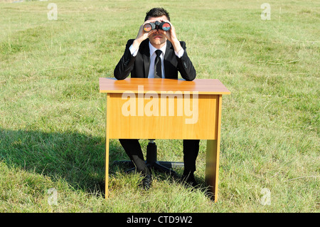 Business man in escursioni nella natura Foto Stock