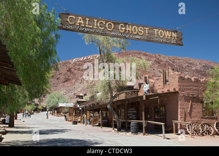 Calico Ghost Town, un 1880 silver città mineraria nel deserto di Mojave che è stata restaurata come attrazione turistica Foto Stock