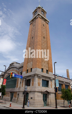 Ohio, Cleveland. La storica torre dell'orologio su Lorain Street, Piazza del Mercato. Foto Stock