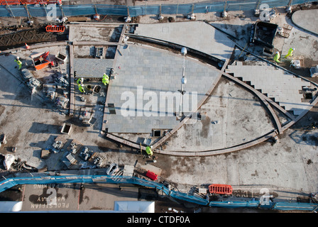 Il lavoro di Britannia costruzione su Swindon la stazione ferroviaria e il piazzale antistante il progetto di aggiornamento. Foto Stock
