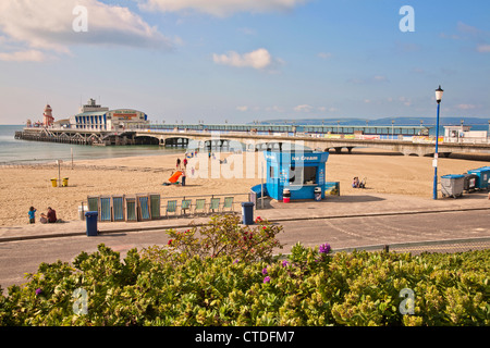 Regno Unito. In Inghilterra. Il Dorset. Bournemouth fronte mare e il molo. Foto Stock