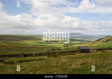 Una vista di Pendle Hill dai mori, Lancashire England Regno Unito. Foto Stock