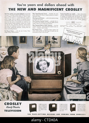 Anni Cinquanta annuncio rivista per Crosley televisore mostra famiglia guardando la TV. Foto Stock