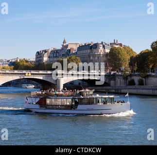 Escursione in barca sul fiume Senna a Parigi, Francia. Foto Stock