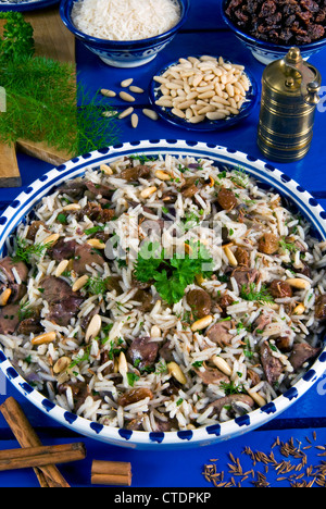 Ic Pilav, riso con fegato, uva passa, pinoli, cannella, cibo turco, Turchia Foto Stock