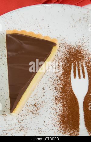 Fetta di semola e torta al cioccolato fondente Foto Stock