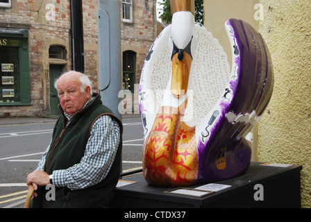 Display artistico di swan sculture in Wells Somerset REGNO UNITO Foto Stock