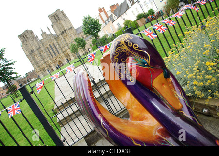 Display artistico di swan sculture in Wells Somerset REGNO UNITO Foto Stock