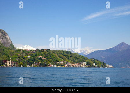 Tremezzo e Cadenabbia nel sole primaverile, Lago di Como, nel Nord Italia, Europa Foto Stock
