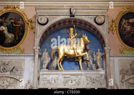 Oro equestre statua di Bartolomeo Colleoni, Cappella Colleoni,1740, Città Alta di Bergamo, Lombardia, Italia, Europa Foto Stock