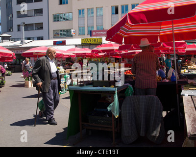 Zagabria, Croazia - classico luogo di mercato per la frutta e la verdura Foto Stock