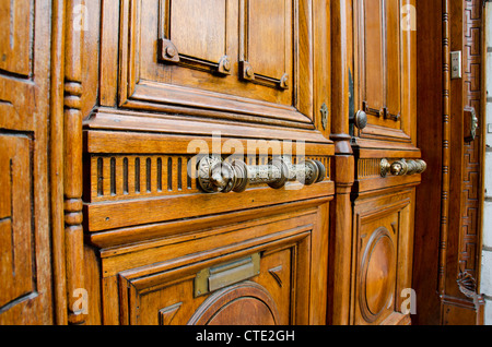 New York, Troy. Storico di porte in legno della Vail alloggiare parte di Russell Sage College. Foto Stock