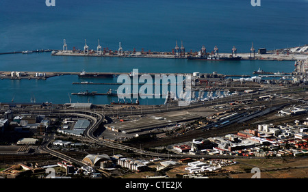 Porta dock e di Città del Capo e di Table Bay da Table Mountain. Western Cape, Sud Africa Foto Stock