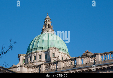 Cupola verde in cima al Municipio di Belfast Irlanda del Nord Foto Stock