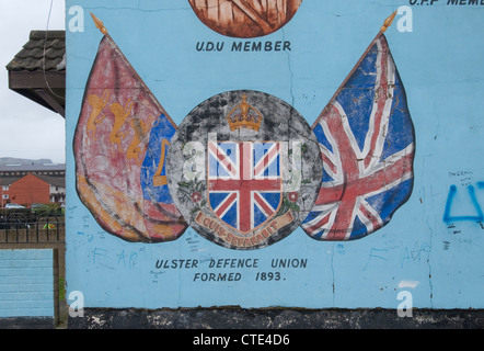 Un murale lealisti nell'protestante Shankill della parte occidentale di Belfast. Foto Stock