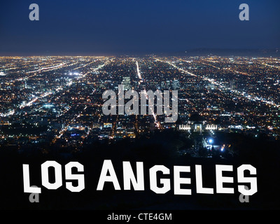 Los Angeles California a notte con font a mano grafica. Foto Stock