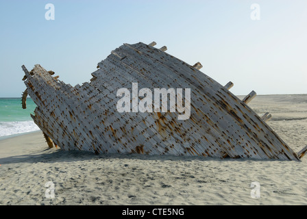 "La Barca persa', a scatafascio dhow sulla costa est dell isola di Masirah, Oman Foto Stock