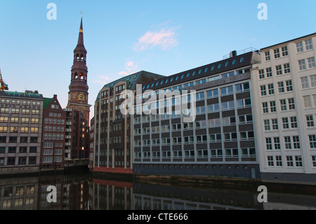 St Katharinen-Kirche la la chiesa di Saint Catherine a Nikolaifleet canal Central Hamburg Germania Europa Foto Stock