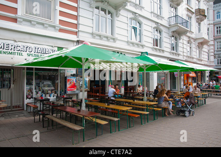 Ristorante Terrazza lungo Schulterblatt street quartiere Schanzenviertel Amburgo Germania Europa Foto Stock