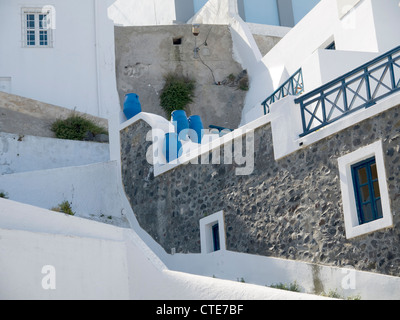 Fira la capitale città sull'isola di Santorini nelle isole Cicladi in Grecia Foto Stock