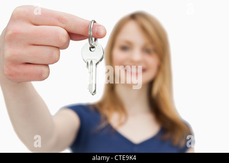 Focus shot su una donna tenendo premuto un tasto Foto Stock