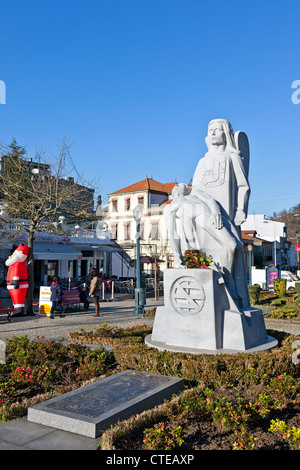 Eroi ultramarino monumento dedicato ai combattenti del portoghese guerra coloniale (1961-1974) a Santo Tirso, Portogallo. Foto Stock