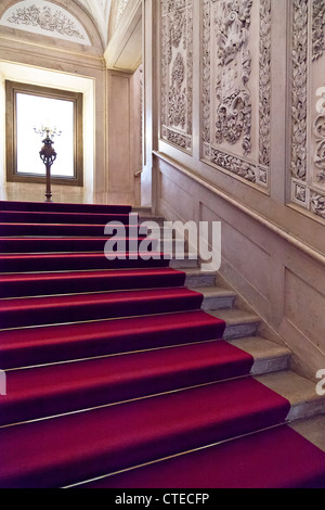 Scala nobile (Escadaria Nobre) - Ajuda Palazzo Nazionale, Lisbona, Portogallo. Xix secolo in stile neoclassico Palazzo Reale. Foto Stock