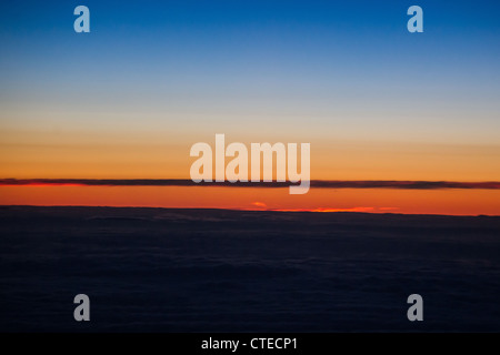 Il tramonto visto da aereo Foto Stock