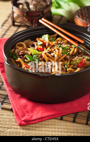 Carni bovine Shanghai noodles cibo cinese Foto Stock