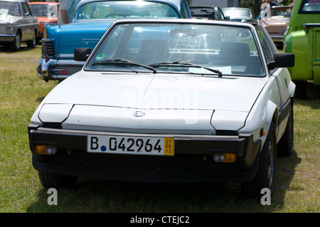 PAAREN IM GLIEN, Germania - 26 Maggio: Fiat Auto X1 / 9 'oldtimer show' in MAFZ, Maggio 26, 2012 in Paaren im Glien, Germania Foto Stock