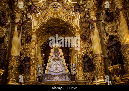 Nostra Signora del Rocio nel suo santuario di El Rocio village, Almonte, Huelva, Andalusia, Spagna Foto Stock