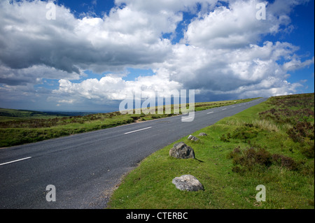 Strada a Dartmoor Devon, Regno Unito Foto Stock