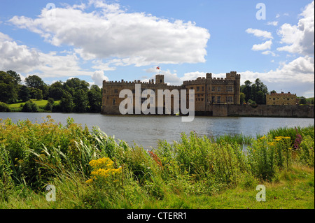 Il Castello di Leeds vicino a Maidstone nel Kent REGNO UNITO Foto Stock
