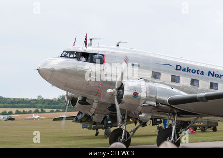 Douglas DC3 Dakota al Flying Legends 2011 Airshow, Imperial War Museum Duxford Foto Stock