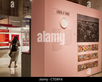 'Ora di pranzo NYC' mostra nella Biblioteca Pubblica di New York, la Fifth Avenue, New York Foto Stock