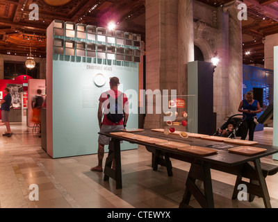 'Ora di pranzo NYC' mostra nella Biblioteca Pubblica di New York, la Fifth Avenue, New York Foto Stock