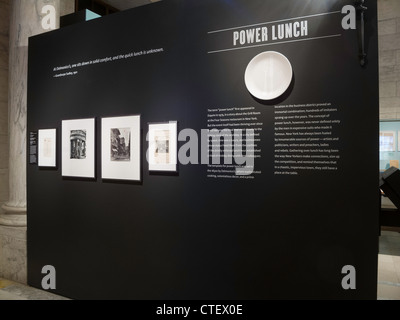 'Ora di pranzo NYC' mostra nella Biblioteca Pubblica di New York, la Fifth Avenue, New York Foto Stock