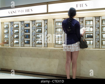 'Ora di pranzo NYC' mostra nella Biblioteca Pubblica di New York, la Fifth Avenue, New York Foto Stock