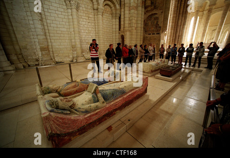 Fontevraud Abbey, Loire, Francia. Luglio 201.Le tombe della famiglia Plantagenet: Eleonora di Aquitania e Enrico II d'Inghilterra Foto Stock