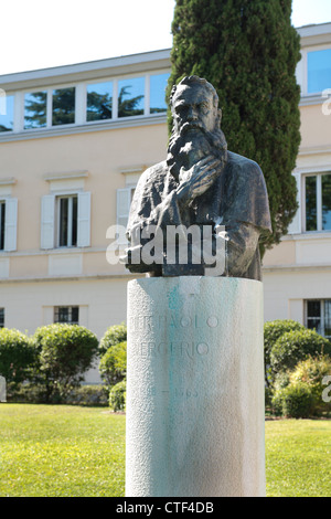 Pietro Paolo Vergerio busto commemorativo a Koper Foto Stock