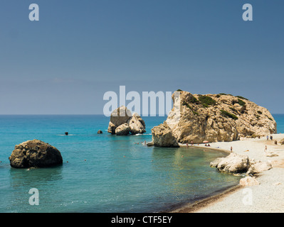 Roccia di Afrodite a Cipro, localmente noto come Petra tou Romiou (Rock del Greco) Foto Stock