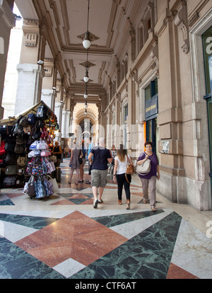 Portico in Via Dei Brunelleschi nel centro di Firenze, Italia Foto Stock