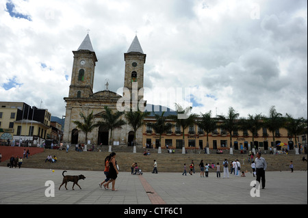 La Iglesia Nuestra Senora de Belen su Plaza Mayor piazza principale nella città Fusagasuga, Colombia. Foto Stock